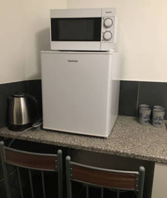Electric kettle, Fridgeand microwave