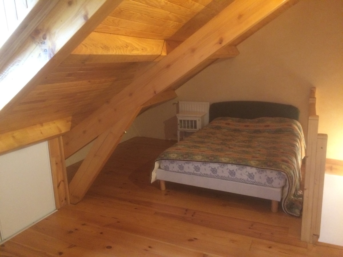 غرفة نوم 1 ميزانين