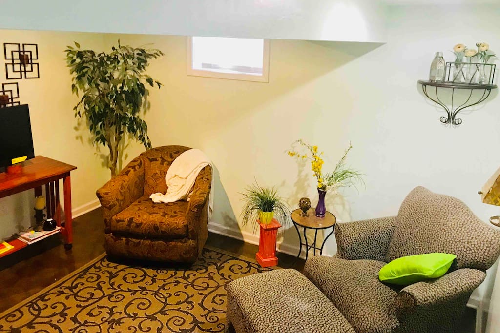 Cozy living space with flat screen tv & Roku. Guests enjoy hanging out in this area to catch up, play some good old fashioned board games or just to binge on some Netflix.