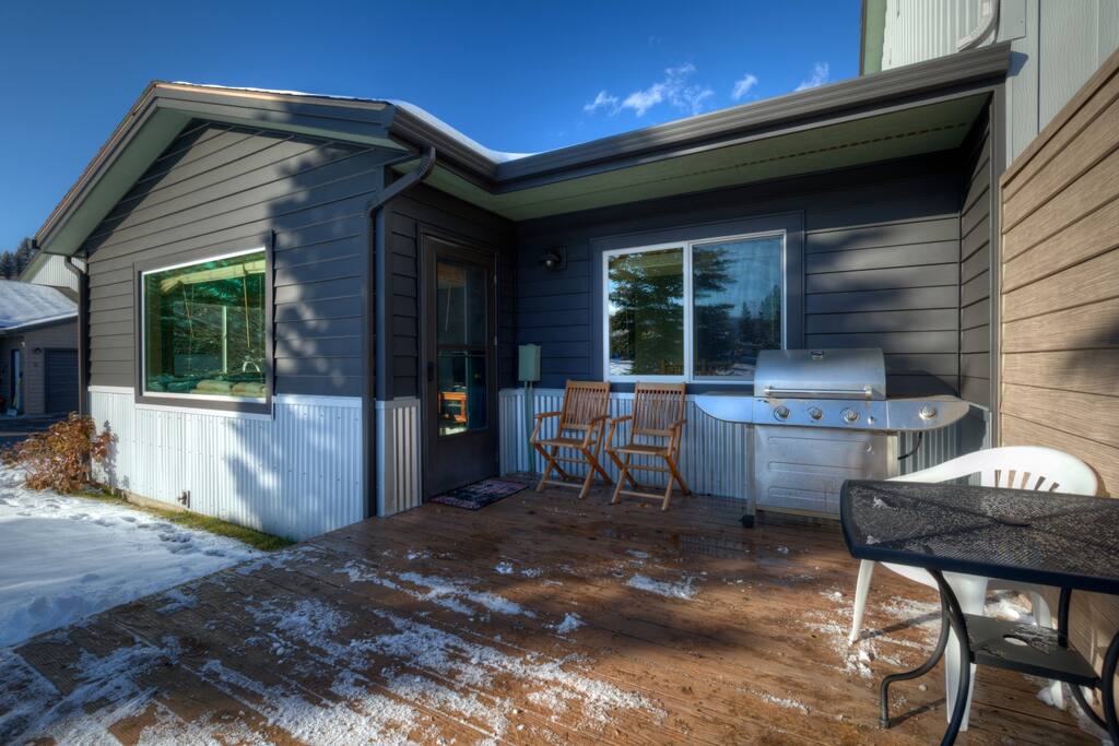 Back deck with grill