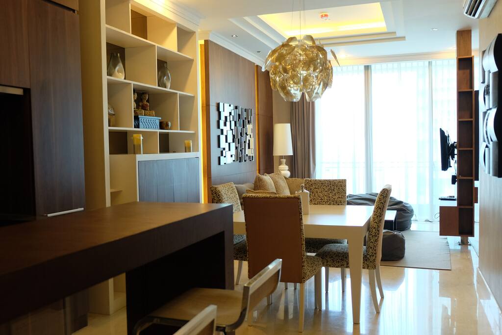 We have a bar-styled table for you to have your breakfast and drinks.