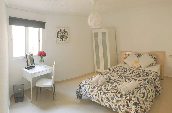 Double room next to Madrid square