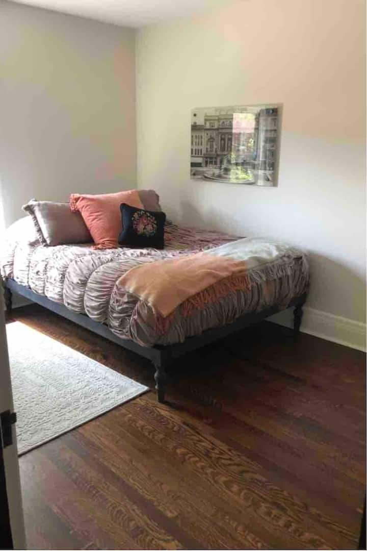 Dhoma e gjumit #4 me 1 mbretëreshë