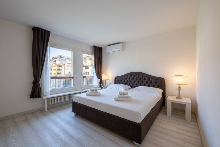 [Ponte Vecchio] Charm and Awesome view of Florence gallery image 3