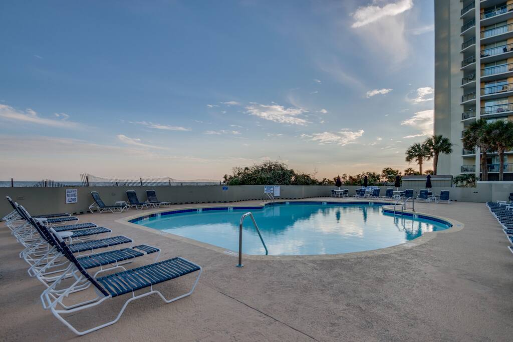 Pool,Resort,Swimming Pool,Water,Building