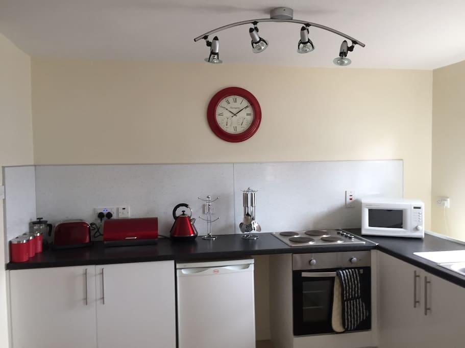 Full kitchen including cooker, microwave, kettle,toaster, full compliment of crockery, cutlery , pots and pans. We include complimentary coffee, tea for guests on arrival
