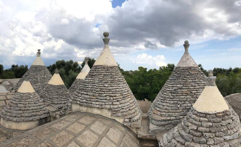 Affascinate trullo con piscina gallery image 2