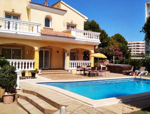 Villa Francisca 1000m2. Pool. Beach 200m ETV7846