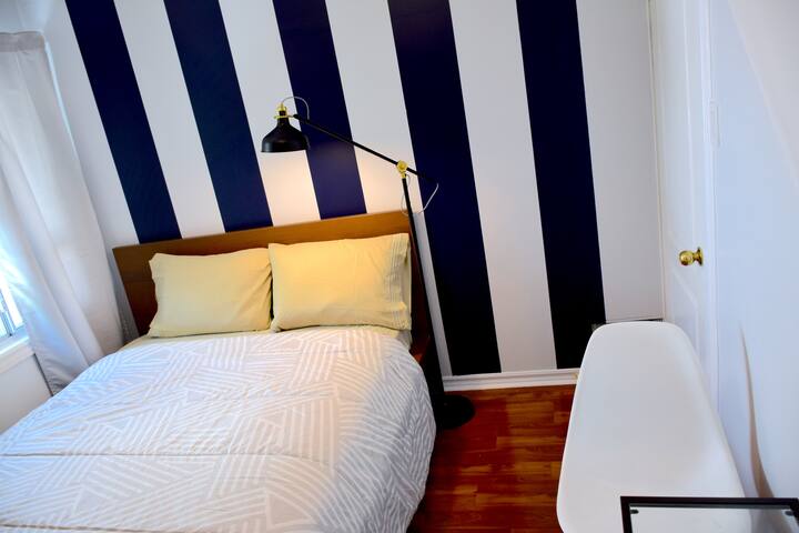 Stylish room, 1min-bus, 10‘ Airport, Yorkdale mall