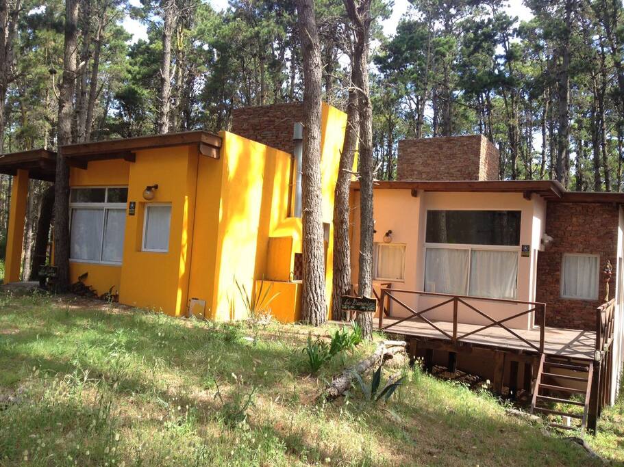 vista frente ( la casa beige)