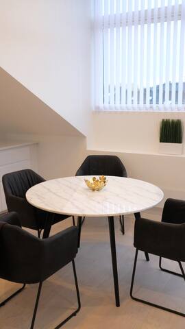 Urban Apartments Top floor/ Two Story Loft apartme gallery image 5