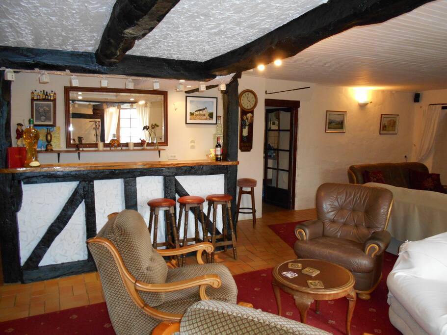 The bar area in the lounge!
