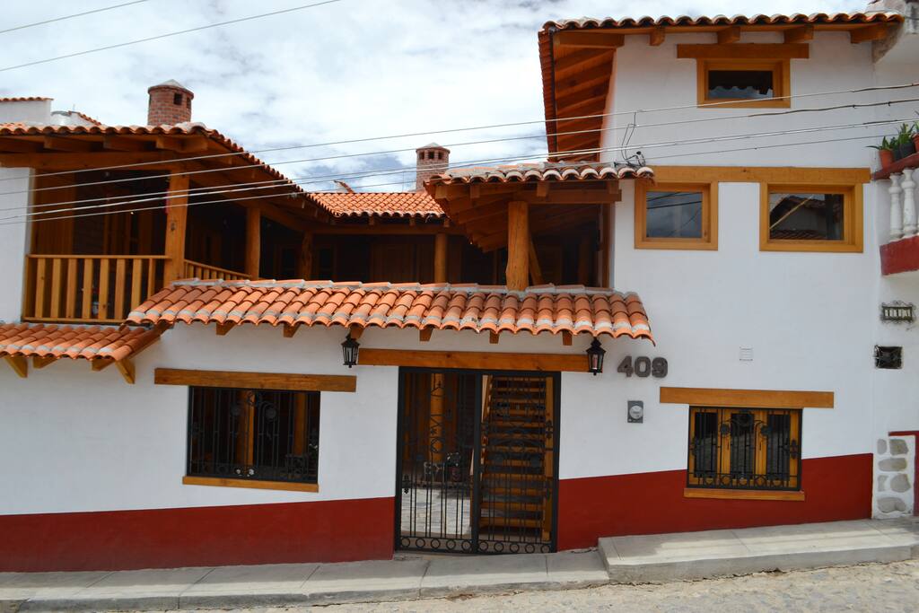 DOS HABITACIONES CON UNA CAMA QS CHIMENEA, BAÑO PRIVADO Y TELEVISION CON CABLE, WIFI GRATIS, ESTACIONAMIENTO