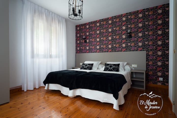 Საძინებელი ორი საწოლი