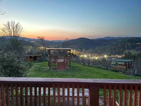 High in Helen, A-Frame & Cabin*Best View*Hot Tub!