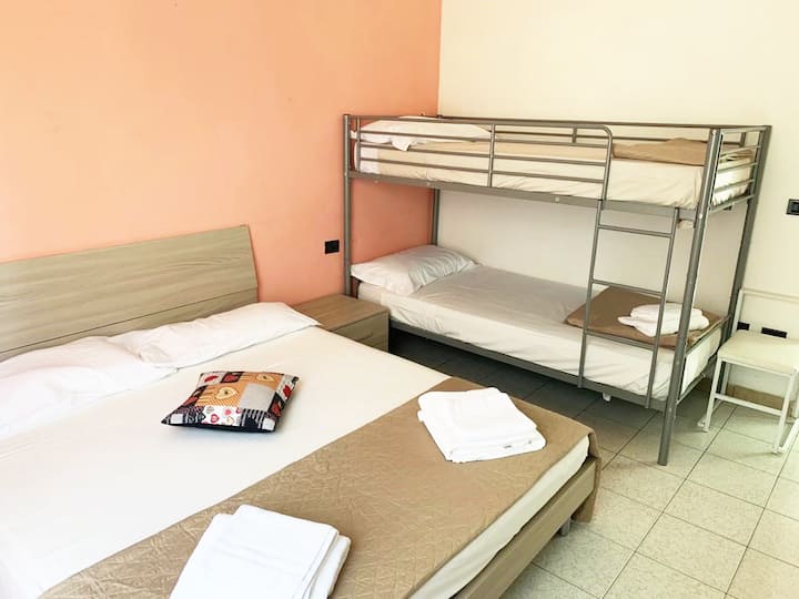 Muhtasari Chumba cha kulala 1 Vitanda vinavyobadilika kama inavyohitajika