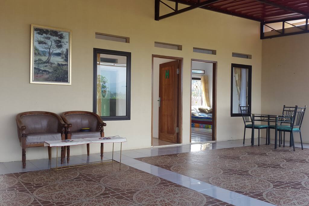 Balkon yang luas (100 m persegi)