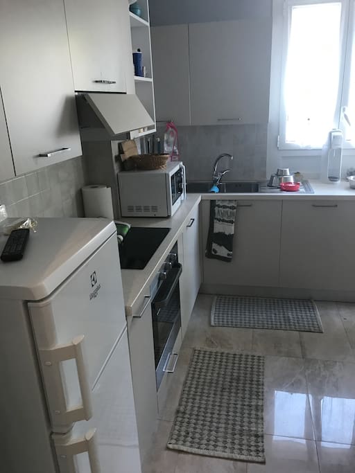 Cucina con piastre ad induzione