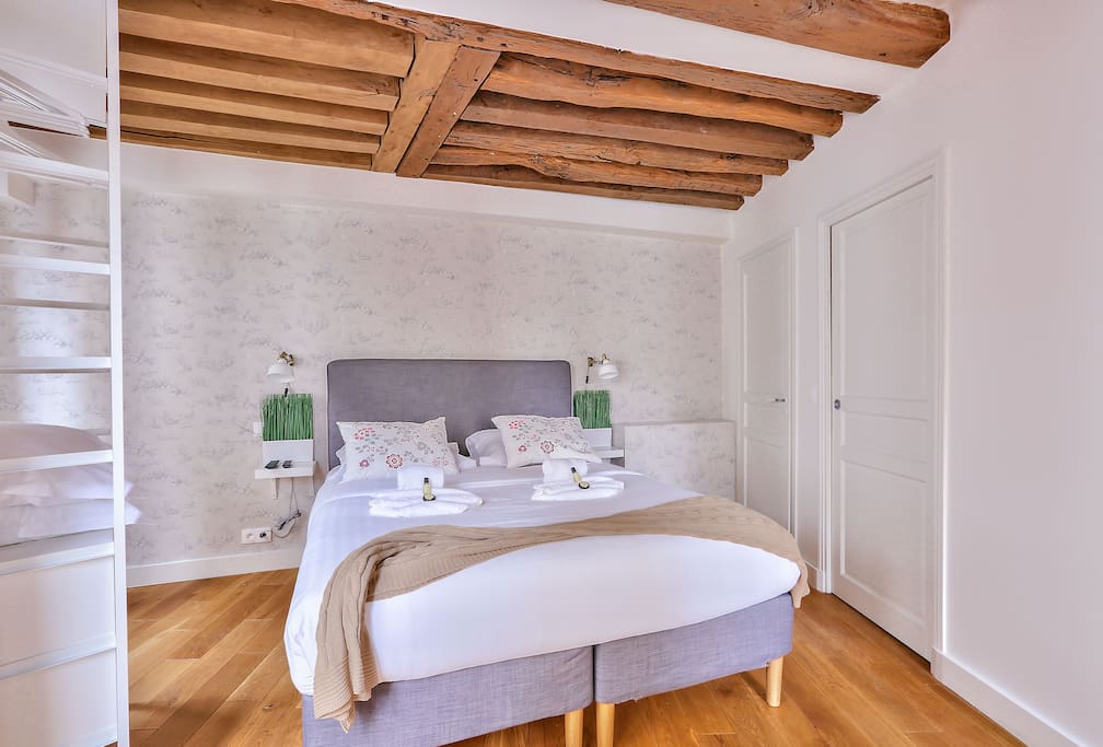 The bedroom is very confortable