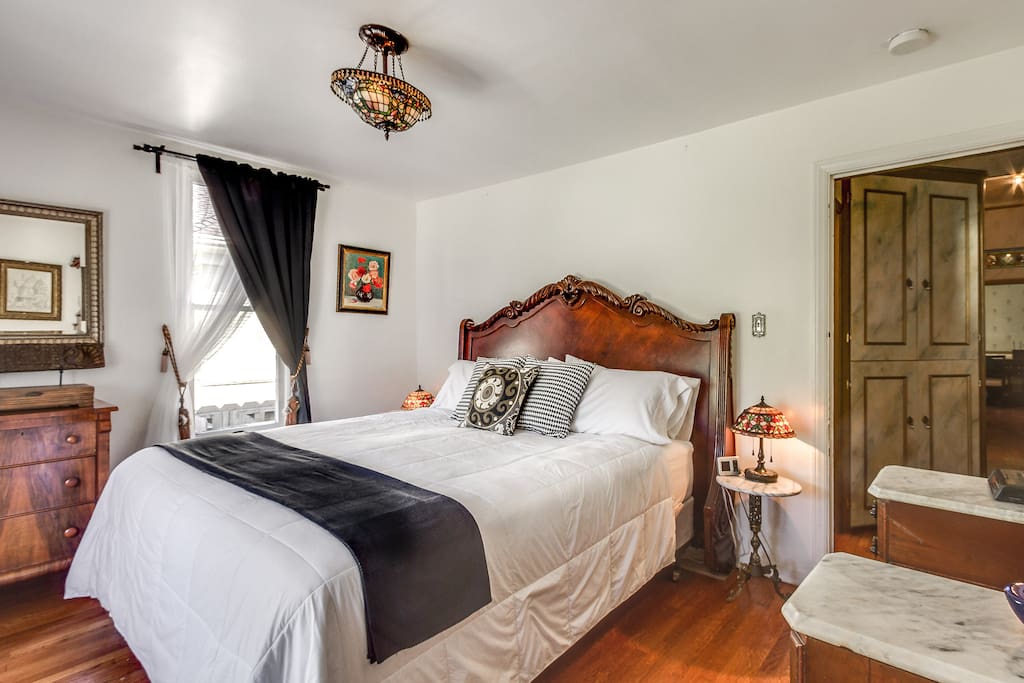 "CYNTHIA'S HOME WAS AS EXPECTED WITH THE MOST COMFORTABLE BED!! THE LOCATION TO DOWNTOWN WAS PERFECT! CHECK IN AND CHECKING OUT WAS VERY EASY! WE DEFINITELY WOULD RECOMMEND!"
