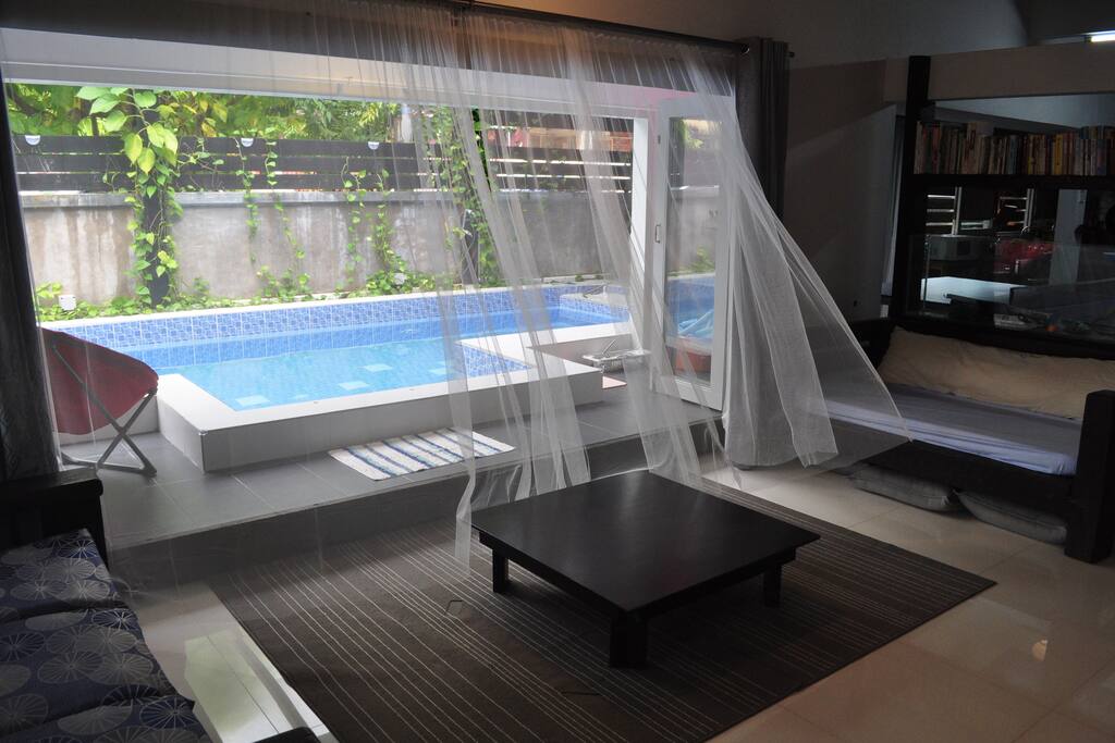 Living area linked to the swimming pool