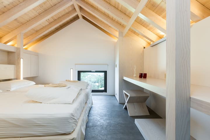 Spálňa s 2 samostatnými lôžkami v našom lofte