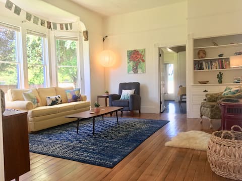 In the heart of Port Townsend! 3 bed/2 bath flat.