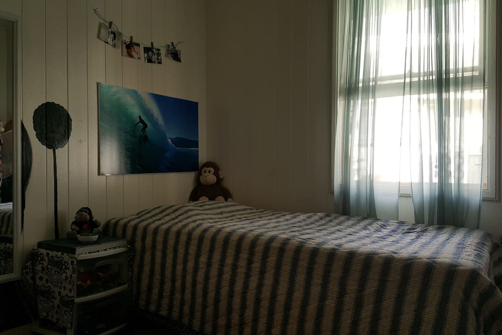 Super comfortable single bed. Cool breezes through out this room