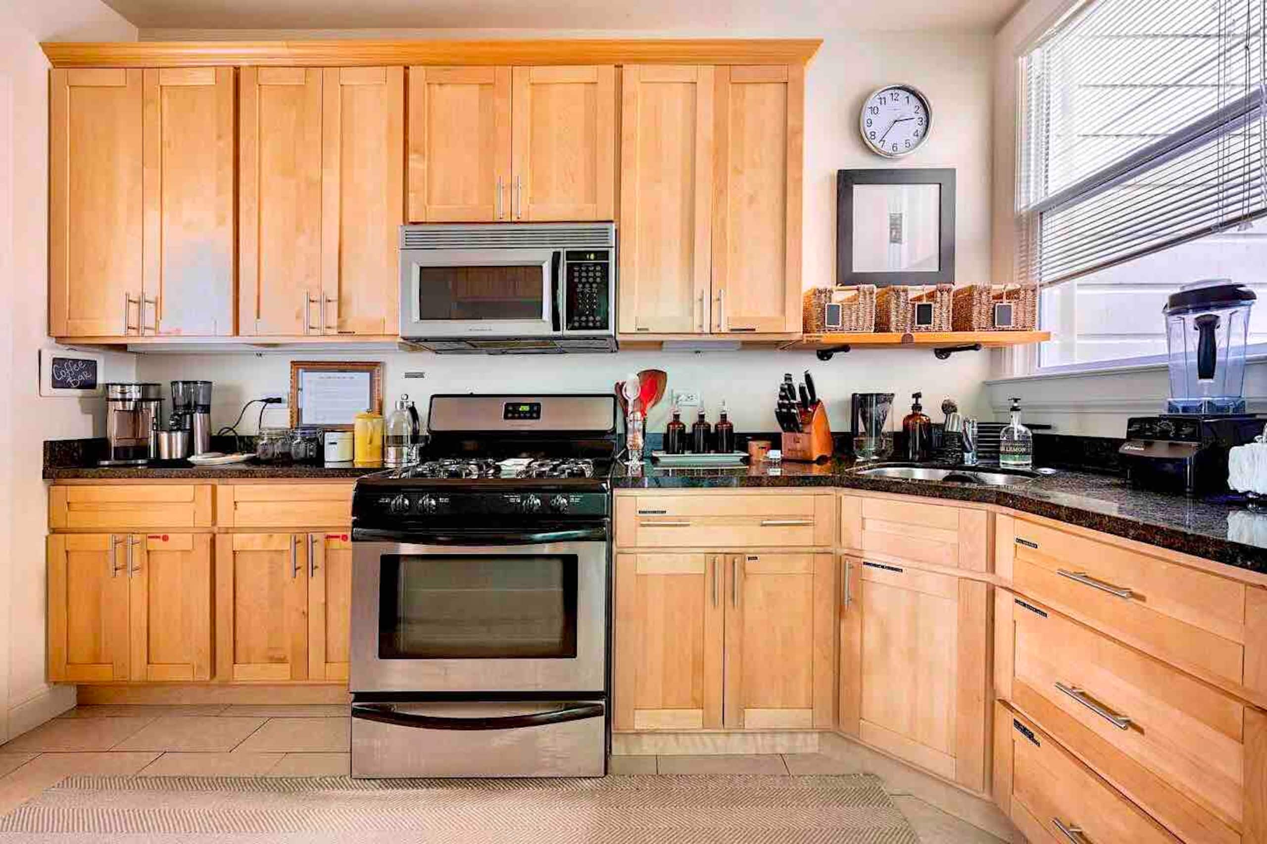 Home in San Francisco · ★4.92 · 4 bedrooms · 4 beds · 1 bath - Image 13