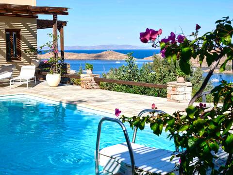 Villa with breathtaking bay and sunset views