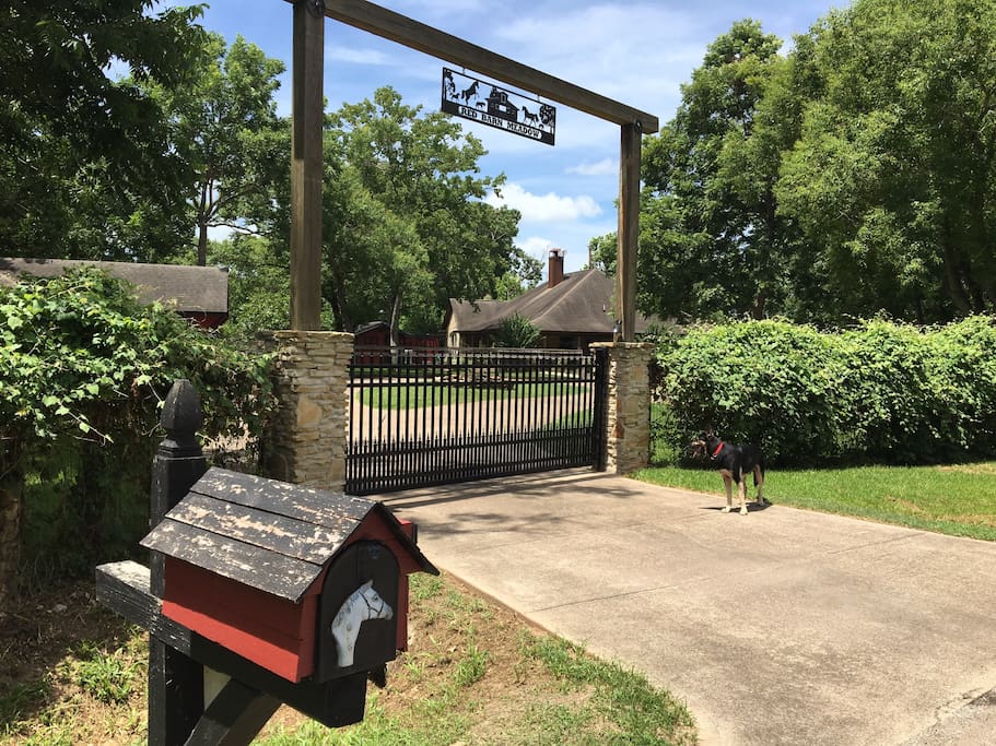 Welcome to the red barn Meadow. We'll meet you at the main gate :)