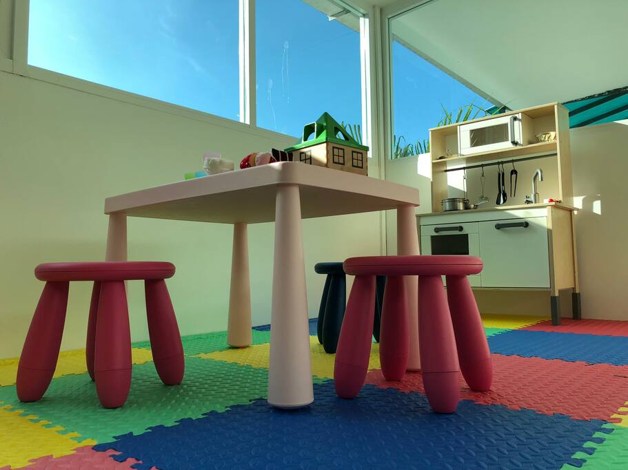 Playground 小孩子玩乐的地方