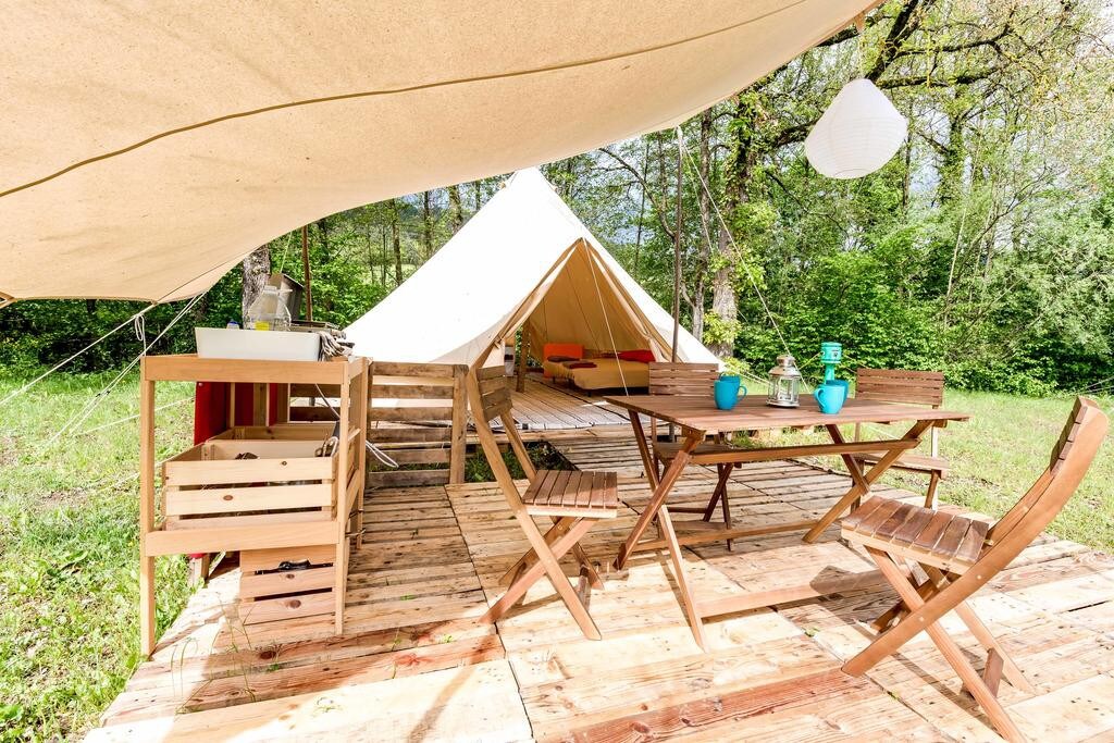 Tente Lodge Sybley 1 à 5 personnes - Tentes à louer à Recoubeau-Jansac,  Auvergne Rhône-Alpes, France - Airbnb
