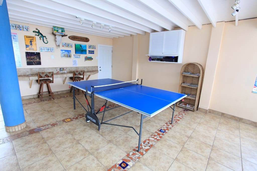 Downstairs common area with Pingpong table, stereo sound system and Flatscreen