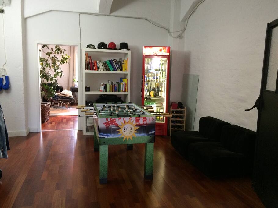 Tischkicker / Durchgang zum Schlafzimmer