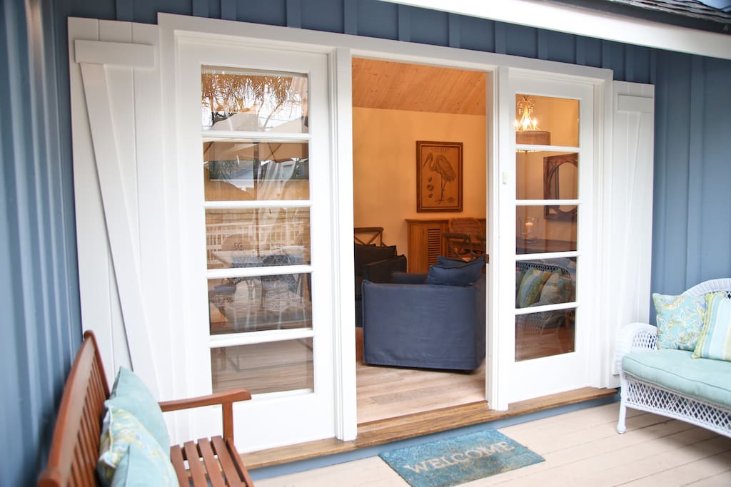 Main entrance into the living room.