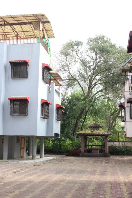 VILLA WITH SITTING AREA