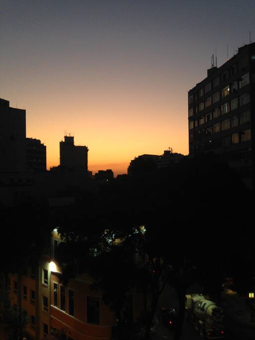 Vista da janela do entardecer.