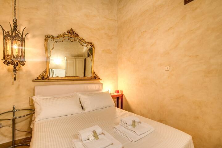 1 Min to Pantheon – Designer 2BR Apt with 3 AC gallery image 3