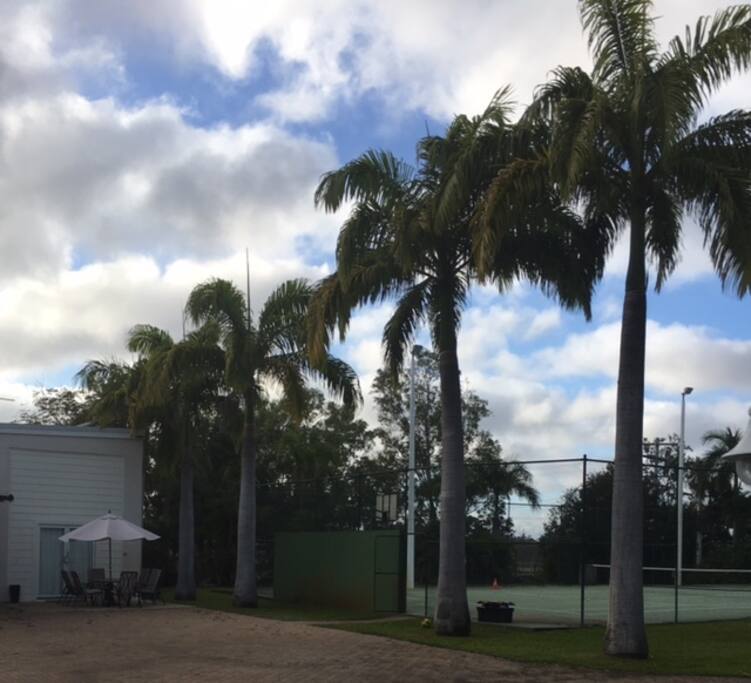 APARTMENT BESIDE THE TENNIS COURT