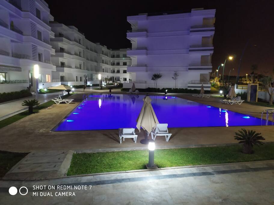 Studio à loyer en face piscine pour familles - El Mansouria, Morocco의 콘도에서 살아보기, Casablanca-Settat, 모로코