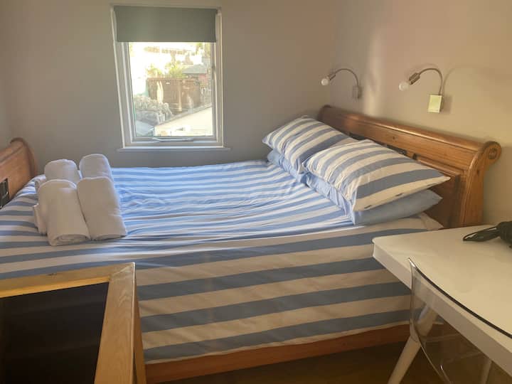 Bračni krevet (širine 180 - 200 cm 