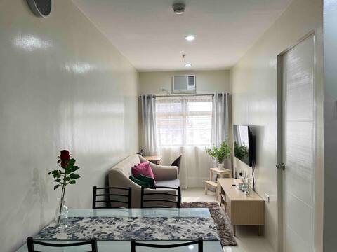 Fully-furnished 1BR condo unit with skyline view