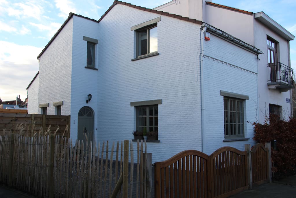 House with parking space