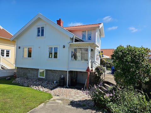 Charming villa near the pier