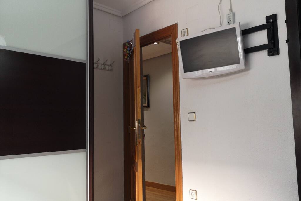 La habitación, desde otro ángulo.