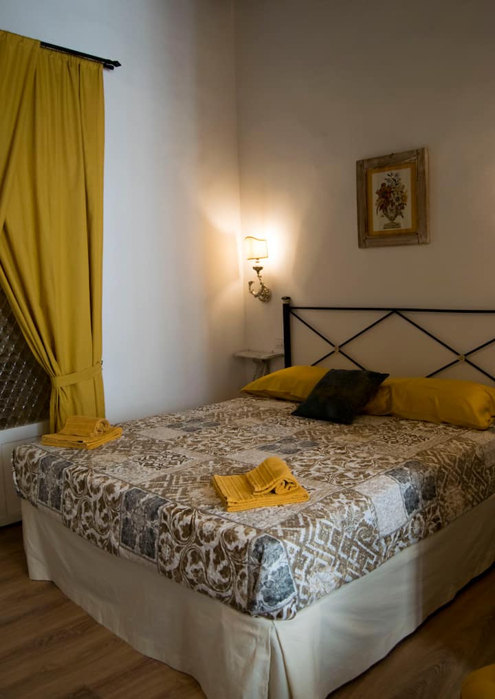 Spálňa 2 s terasou a vlastnou kúpeľňou/ spálňa s balkónom a vlastnou kúpeľňou