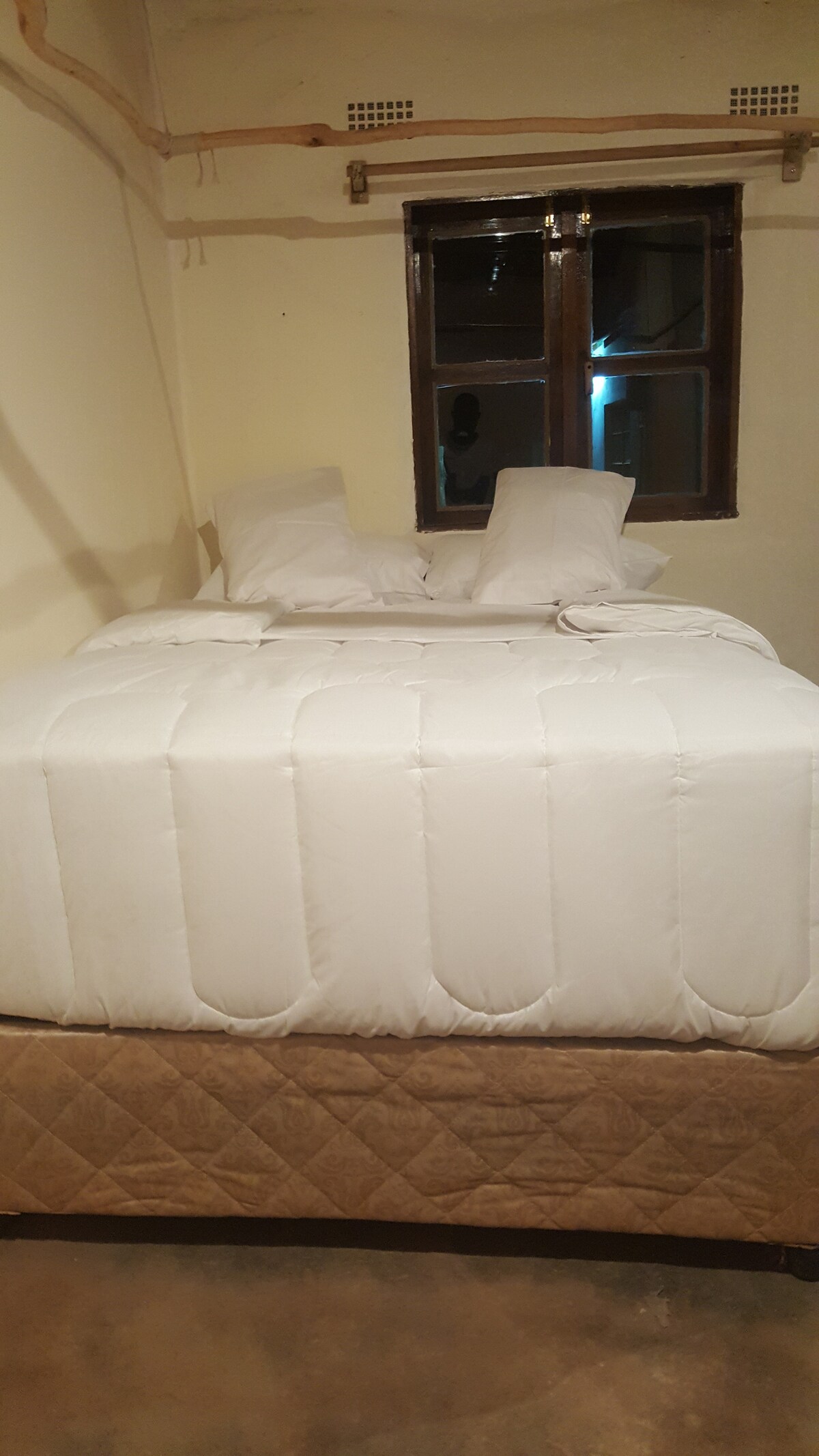 Silembe (v našom miestnom jazyku Lozi znamená pokoj). Vychutnajte si pokojný spánok v našej izbe Silembe s matracom veľkosti King s vysokou hustotou.