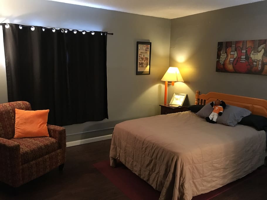 Bedroom with a double bed, a side reading couch, 3 lamps, plenty of info on Knoxville in the dresser, a spare alarm clock, a heater and a double blow up under the bed if needed.