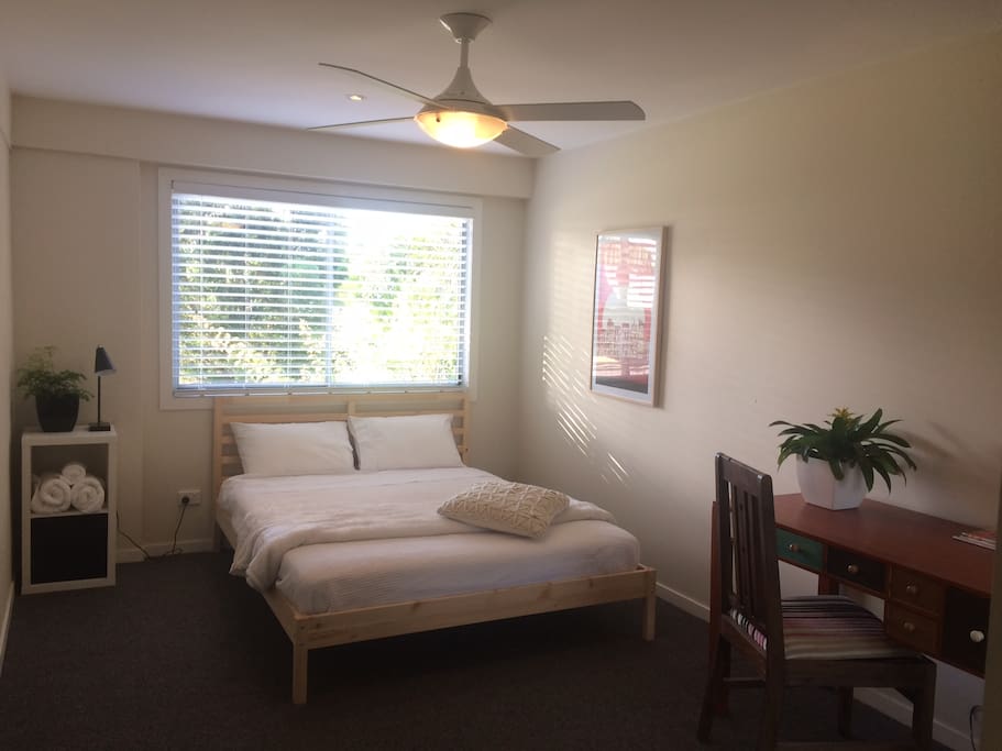 2nd Bedroom with Queen Bed & Desk